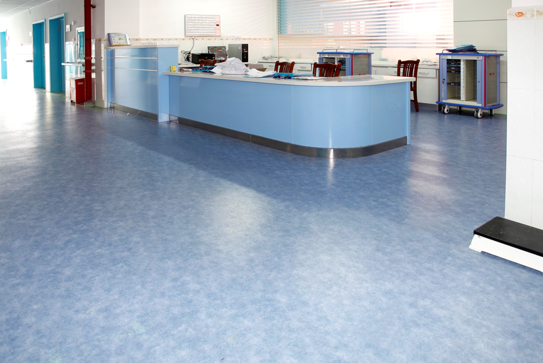 医院走廊塑胶地板，助力疫情防控，我们在行动【欧陆平台】